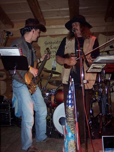 Luckys Saloon 01