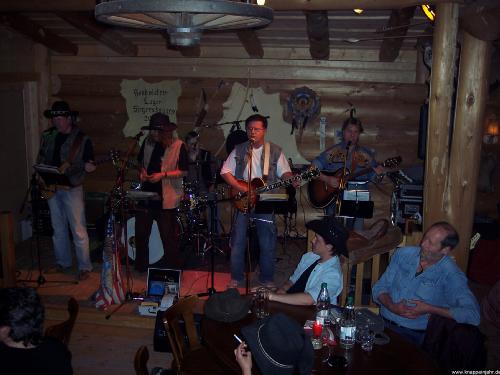 Luckys Saloon 15