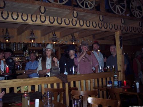 Luckys Saloon 18