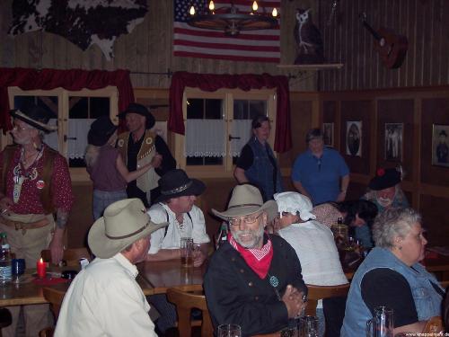 Luckys Saloon 19