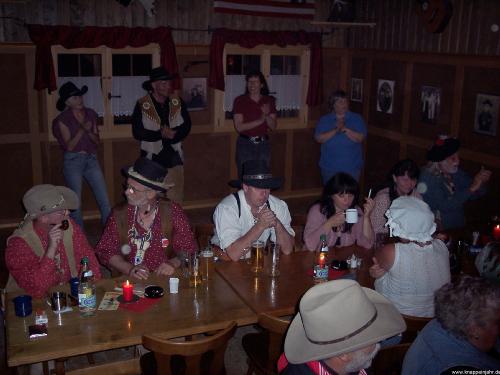 Luckys Saloon 26
