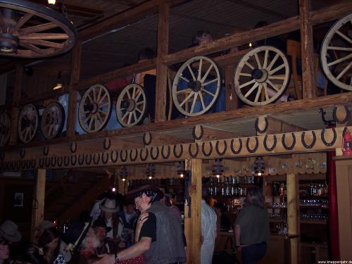 Luckys Saloon 29
