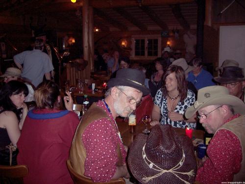 Luckys Saloon 30