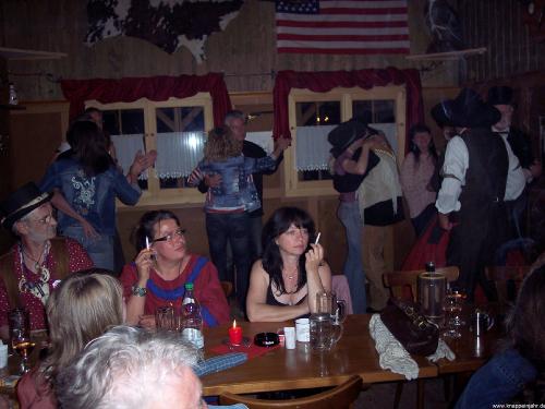 Luckys Saloon 32