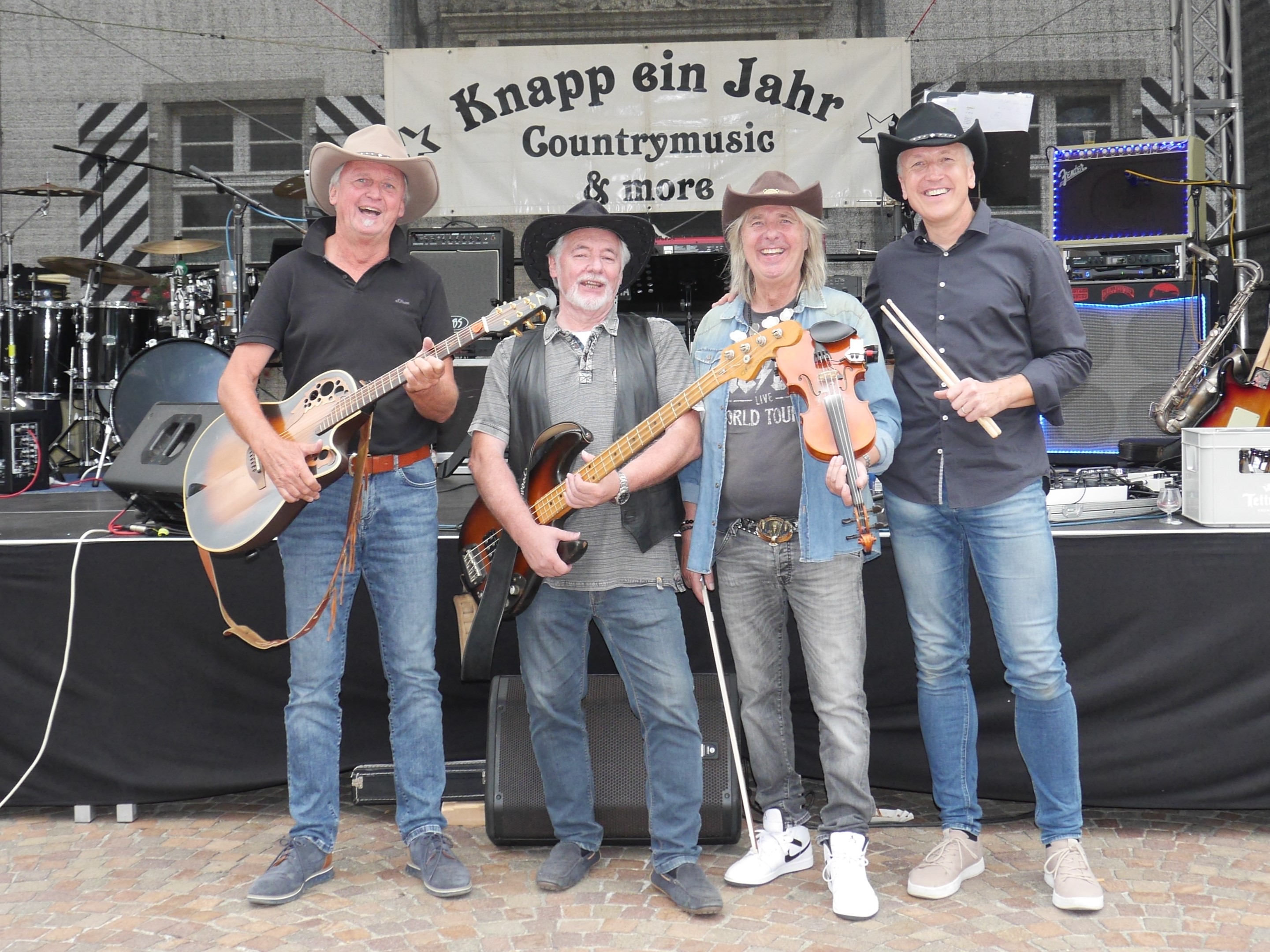Knapp ein Jahr - zur Fotogalerie